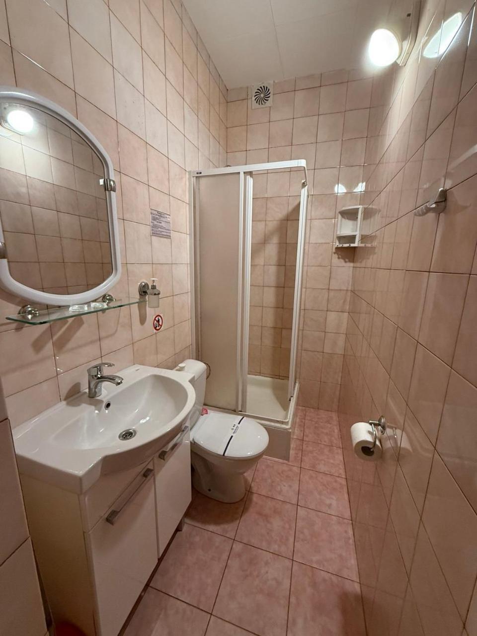 Dvoryanskiy Hotel Dněpropetrovsk Pokoj fotografie